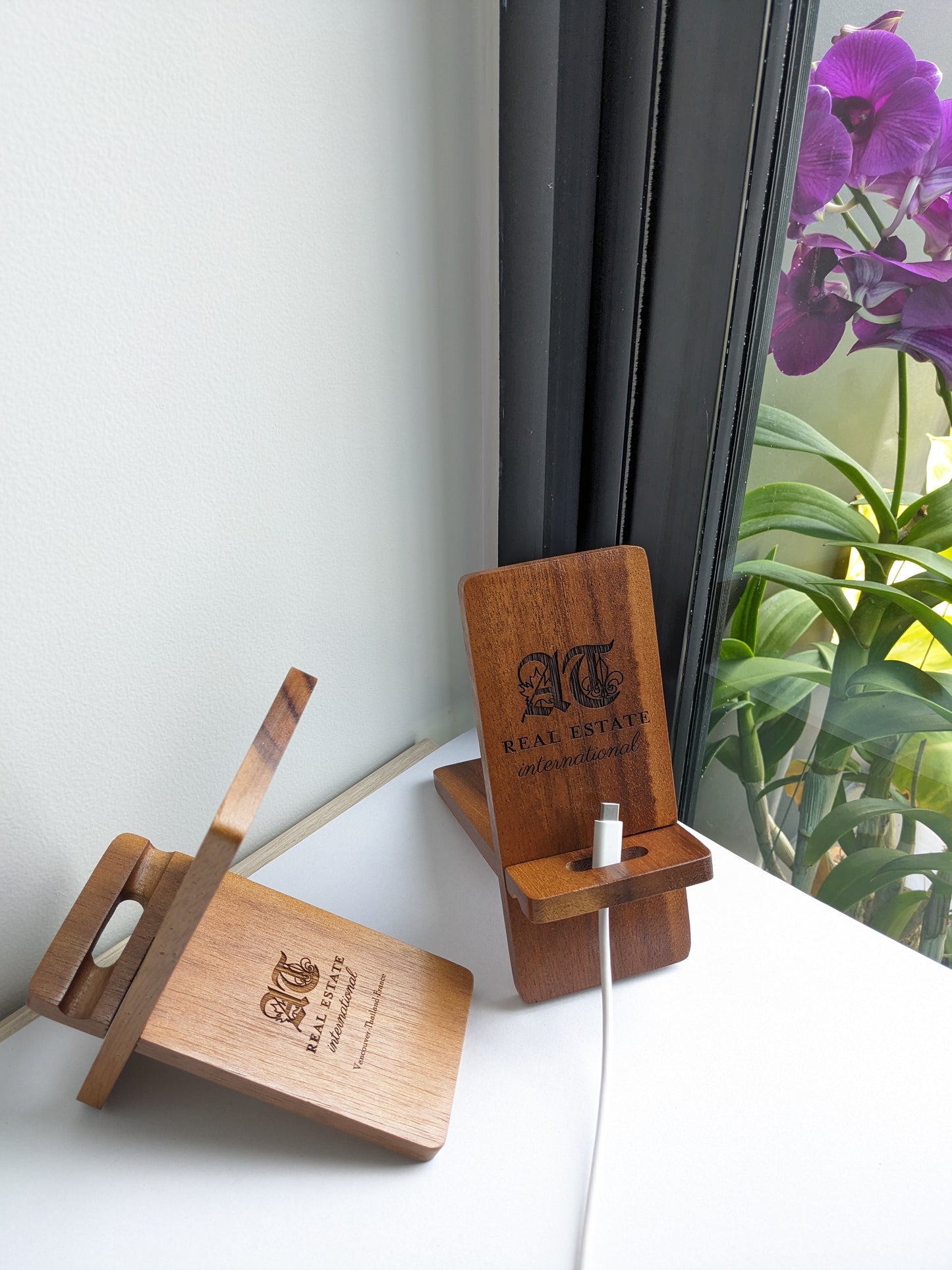 The Utimate Wooden Phone Stand